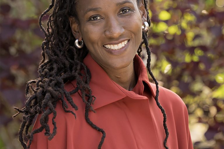 Lisa Holder Headshot